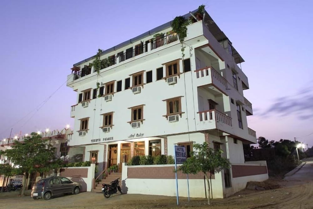 Hotel Teerth Palace in Pushkar, India