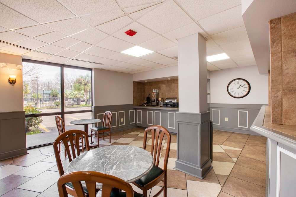 Port Allen Inn - photo 15