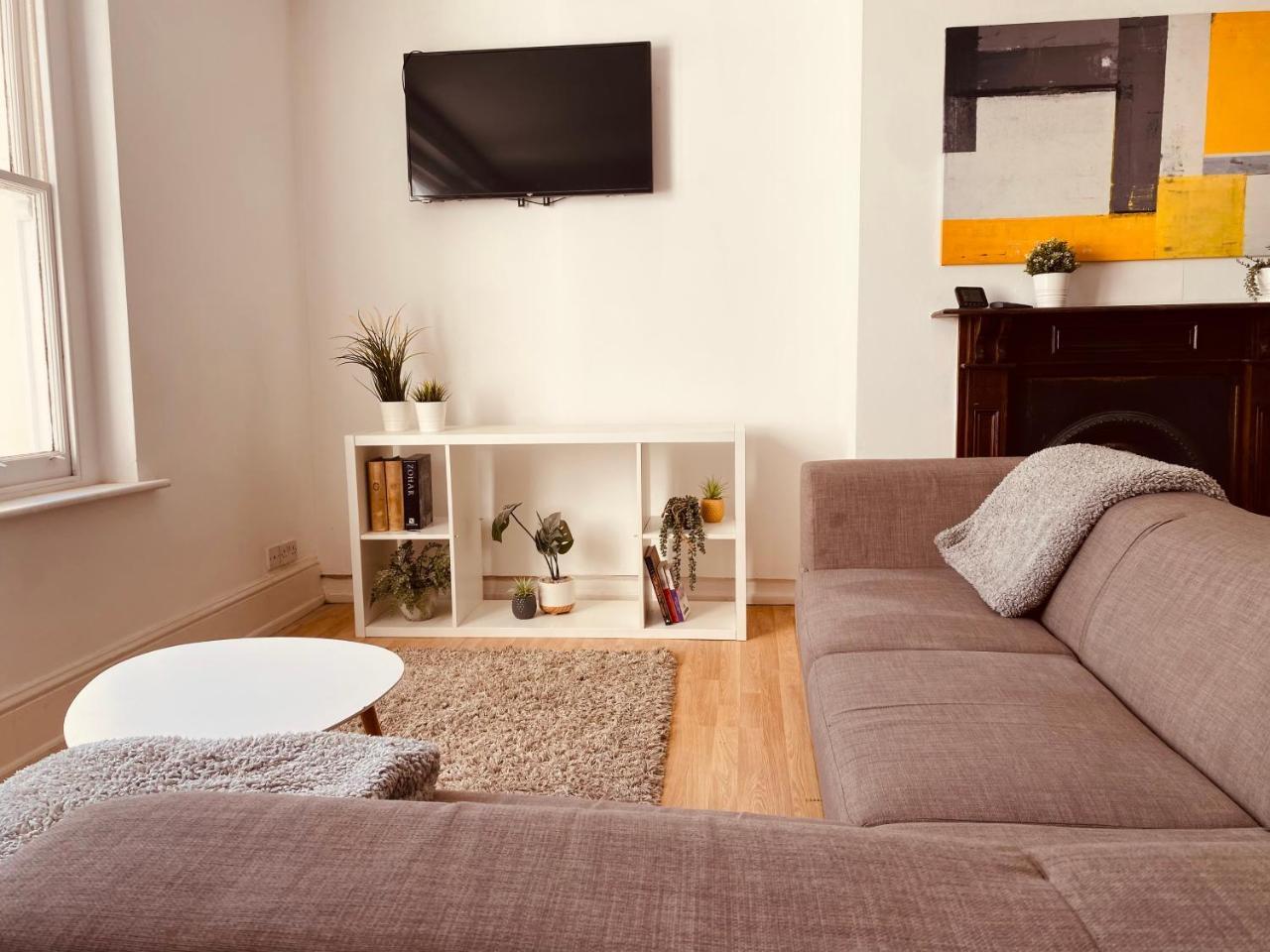 Abbey Road Fantastic High Rise 2 bed apartment — 4-Star Luxury Hotel in London, United Kingdom