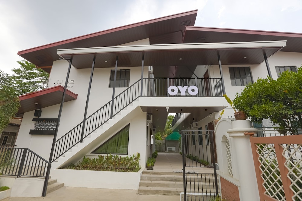 OYO 736 Jade Apartelle - last minute hotel in Luzon