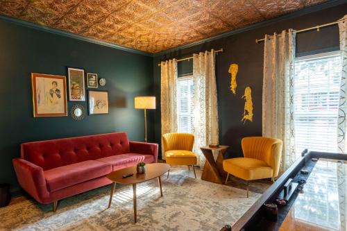 Artsy Downtown Retreat w Hot Tub — 4-Star Luxury Hotel in Ocean Springs, United States