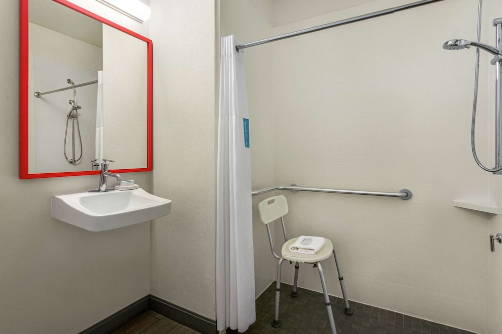 Hampton Inn Kansas City Blue Springs - photo 25