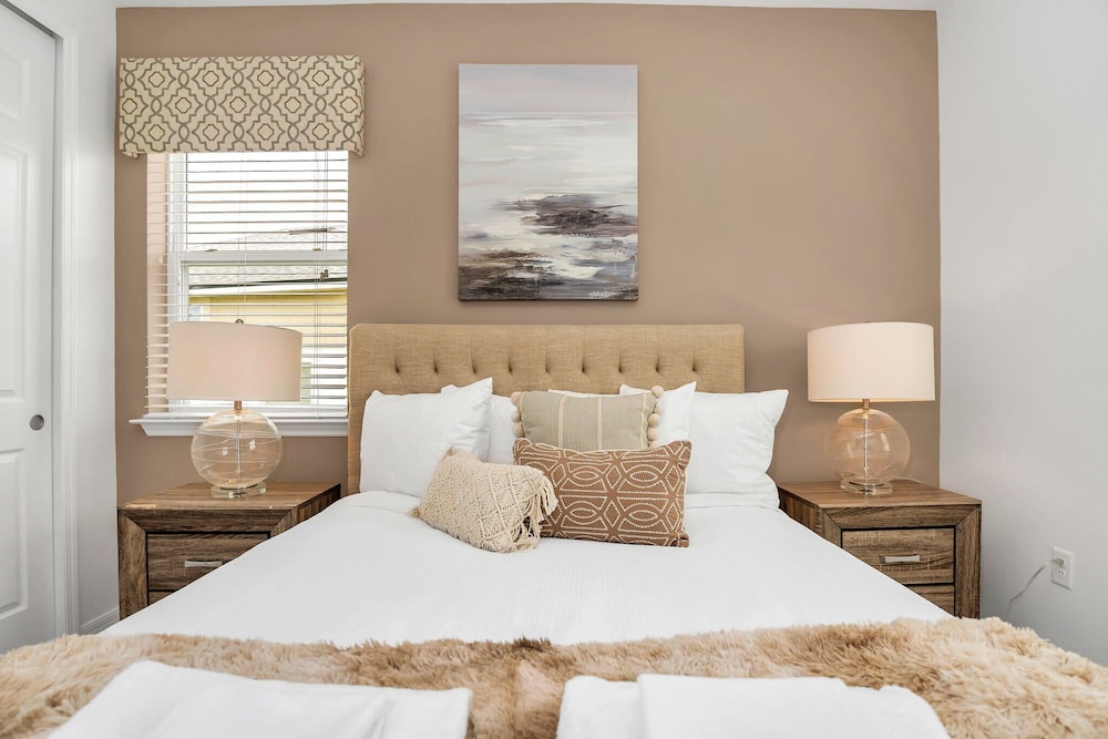 New Decor With Mickey Nemo Tinkerbell & Star Wars Rooms Private Pool and Game Room - photo 13