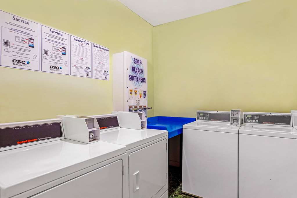 La Quinta Inn & Suites by Wyndham Miami Lakes - photo 30