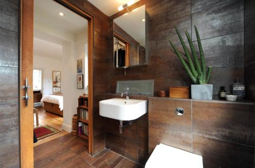 Veeve Refinement on the Square — 5-Star Luxury Hotel in London, United Kingdom
