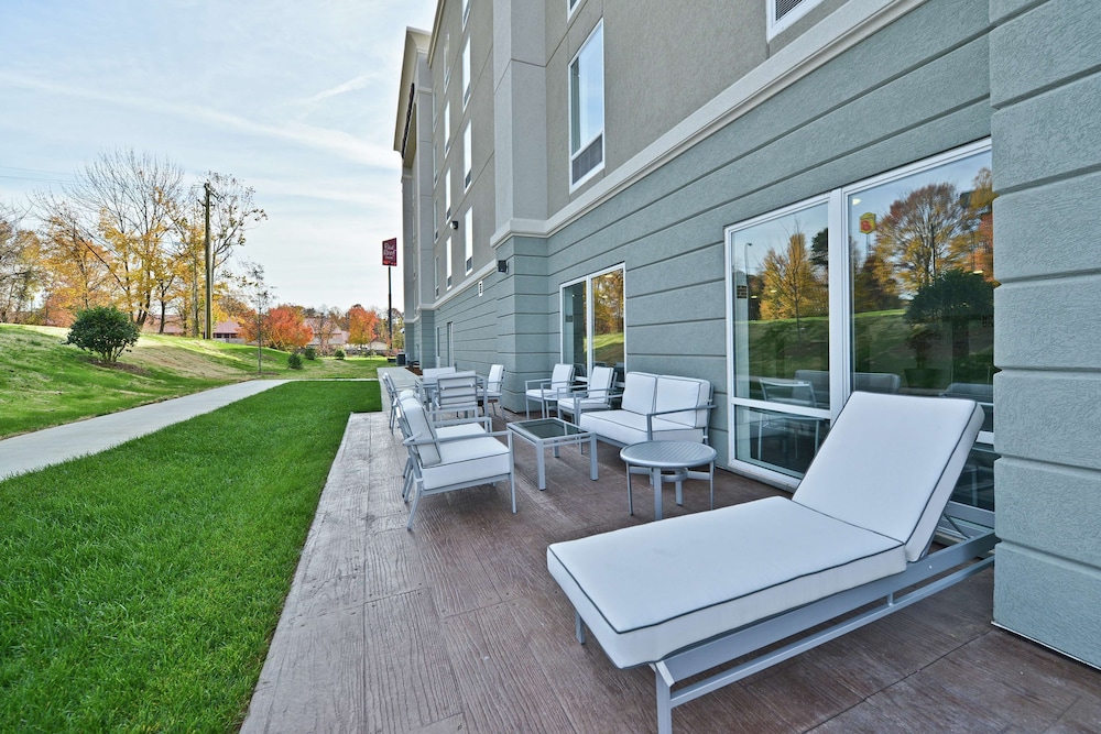 Hampton Inn & Suites Greensboro Coliseum Area - photo 84