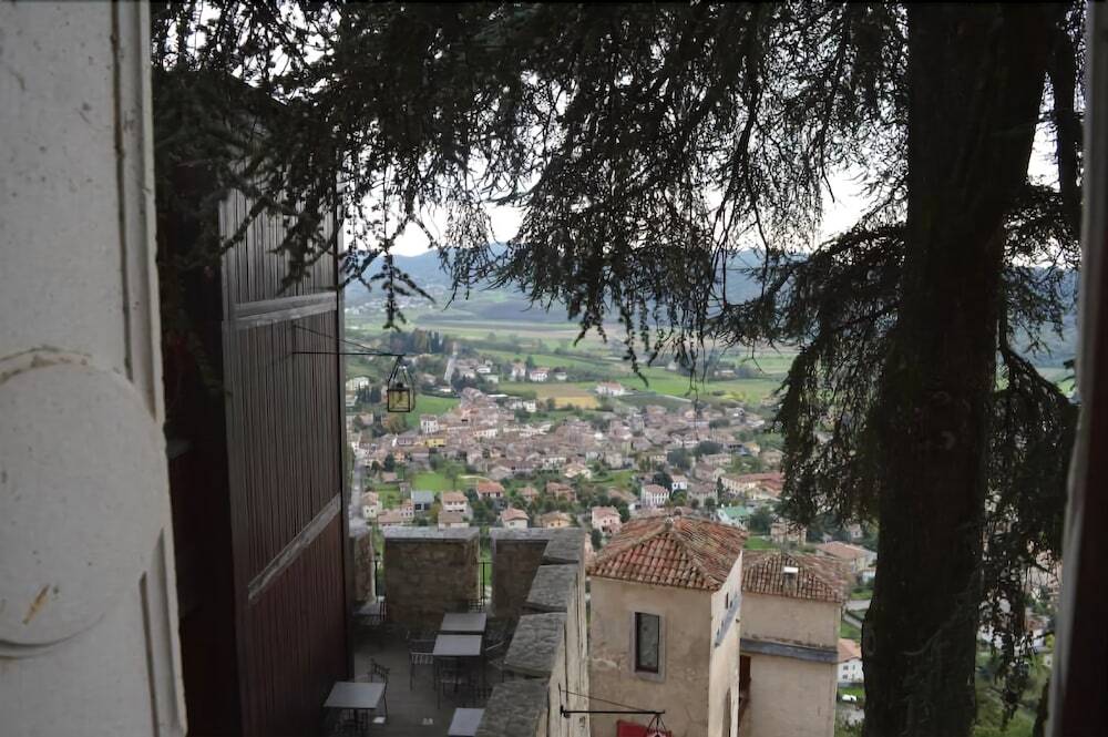 I giardini segreti di Villa Marcello Marinelli — 4-Star Luxury Hotel in Cison Di Valmarino, Italy