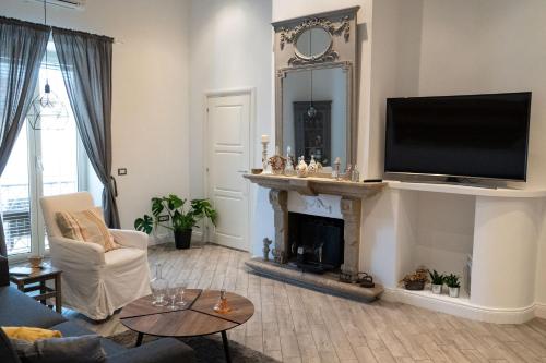 Roy Apartment Napoli — 4-Star Luxury Hotel in Naples, Italy