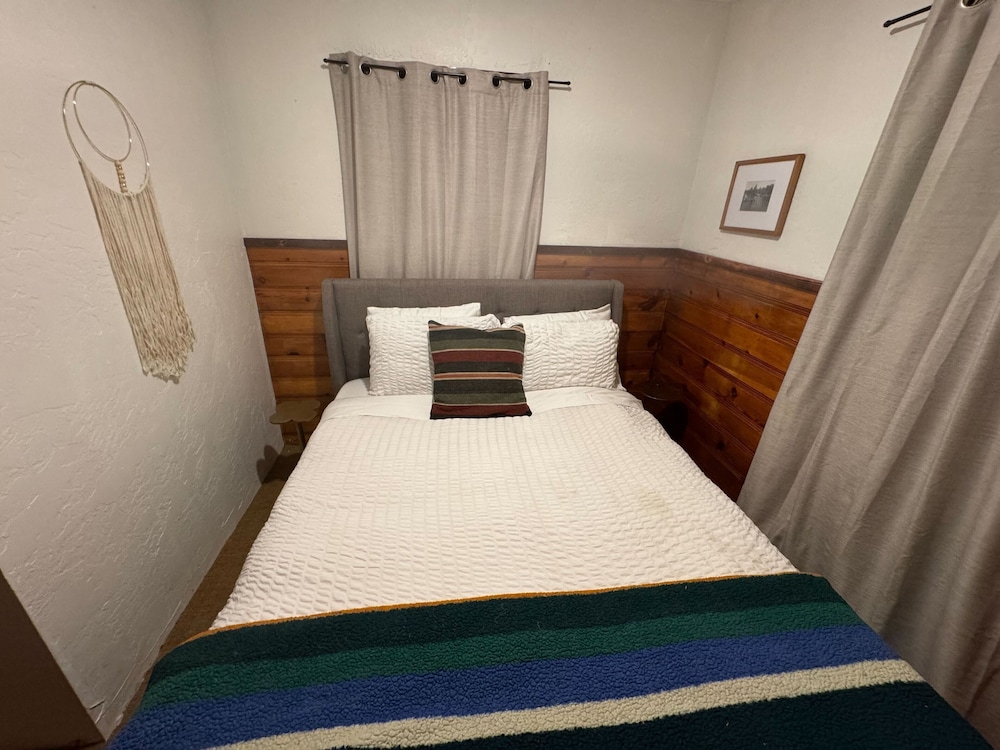 Three Pines Cabins Lodge - photo 3