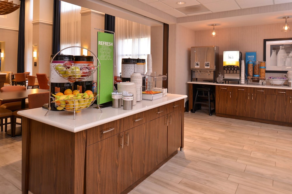Hampton Inn & Suites Ann Arbor West - photo 49
