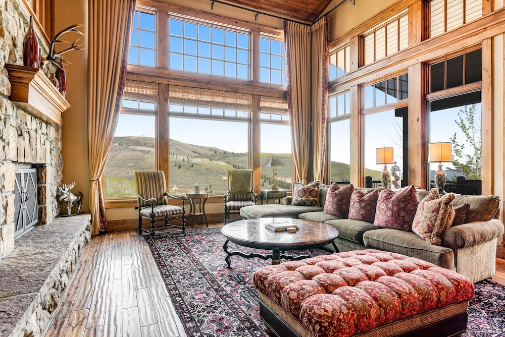 Gorgeous Deer Valley mountain home minutes from the slopes — 4-Star Luxury Hotel in Bridgeport, United States