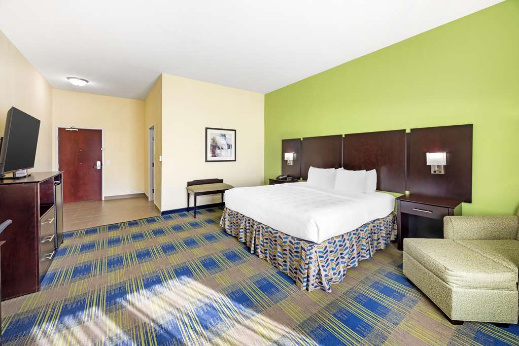 Best Western Plus Pratt - photo 32