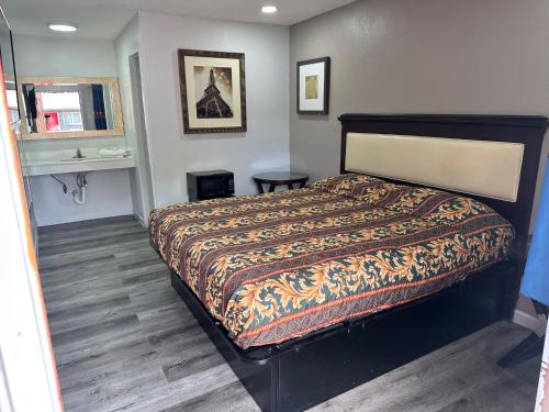 Moonlight Inn - carbon neutral hotel in Dallas