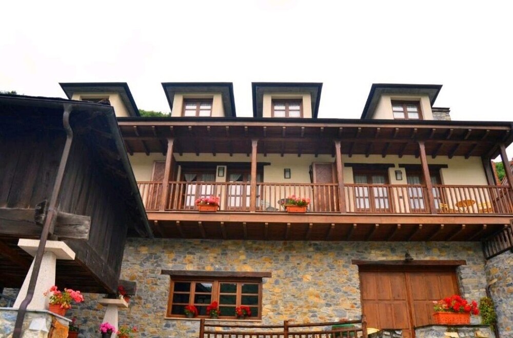Camin De Muniellos Apartamentos Rurales 6302670 — Cangas Del Narcea