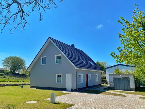 Polchow Ferienhaus Ferienwohnung OG — 4-Star Luxury Hotel in Glowe, Germany