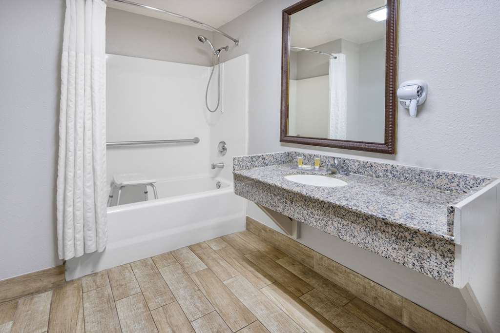 Days Inn by Wyndham Barnwell - photo 20