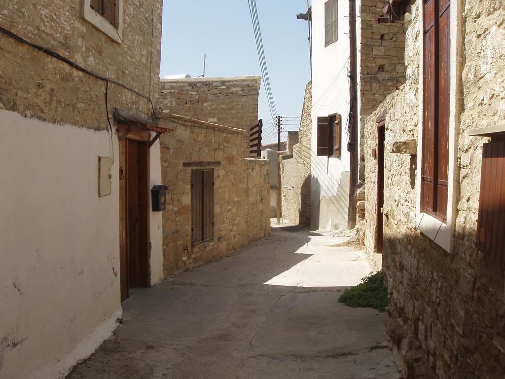 Niovi House