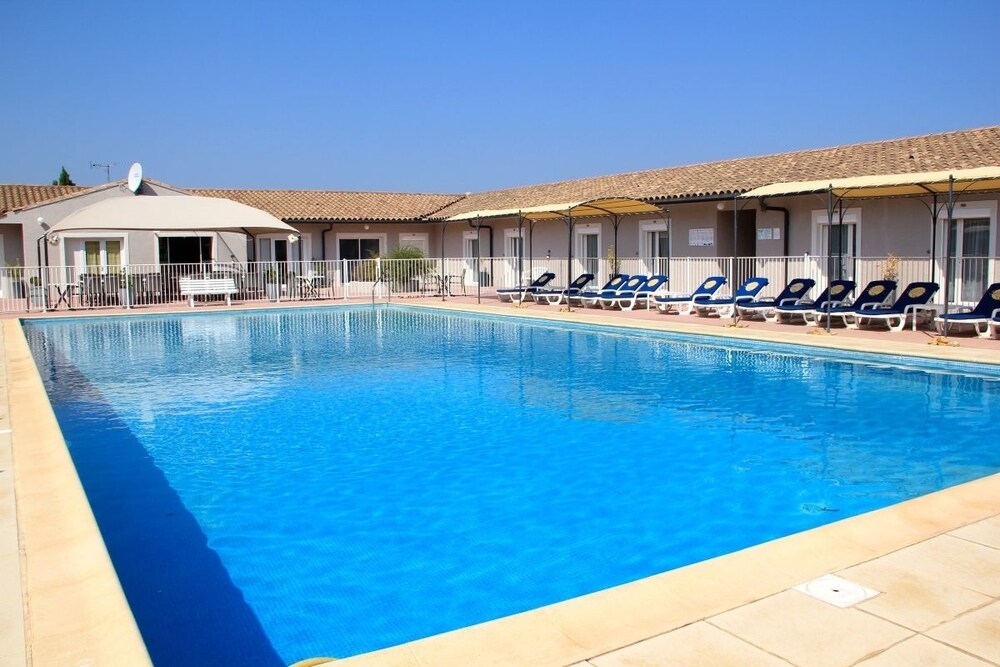 Hotel Saint Louis — hotel in Le Thor