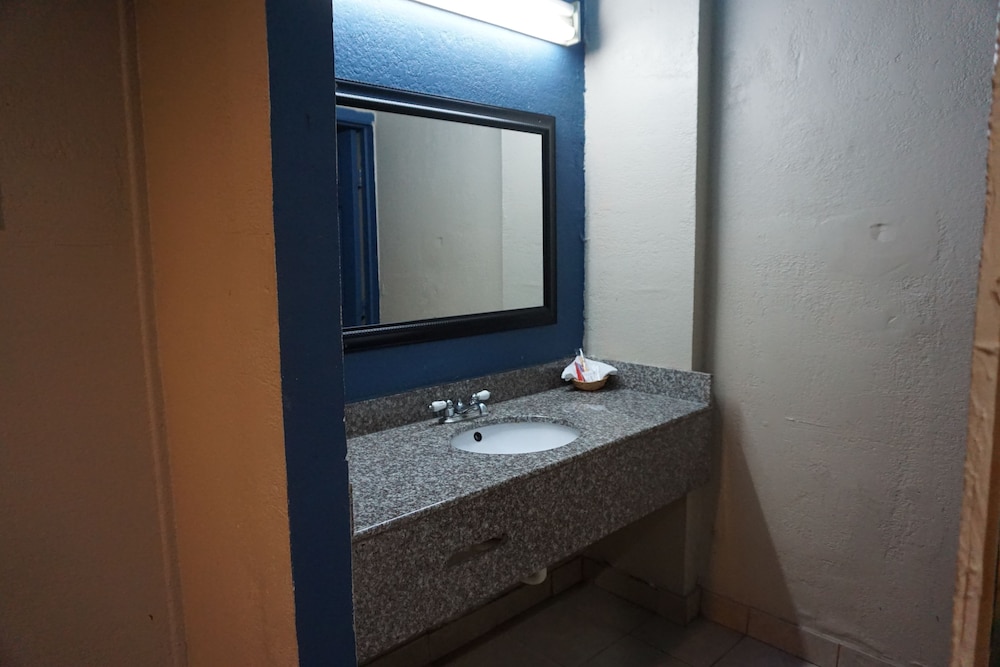 Star Light Inn - photo 33