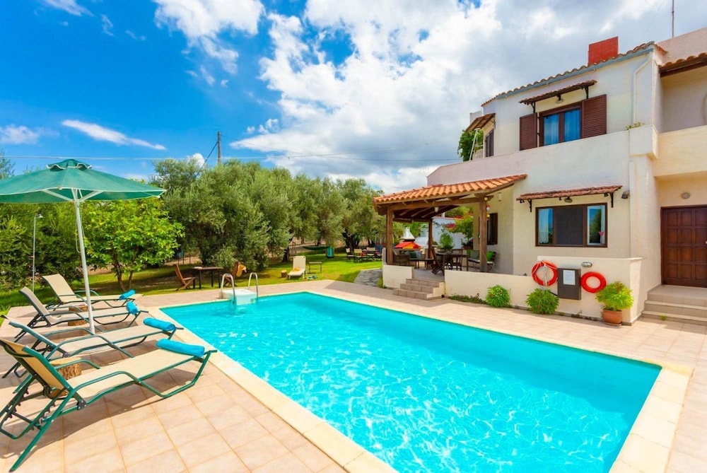 Villa Armi — 4-Star Luxury Hotel in Episkopi, Greece