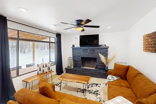 Modern Pine Sanctuary - last minute hotel in Pinetop-Lakeside