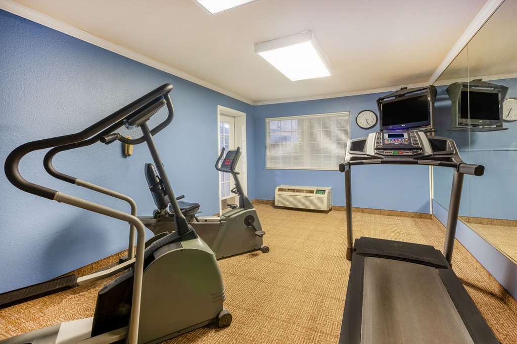 Days Inn by Wyndham Austintown - photo 9