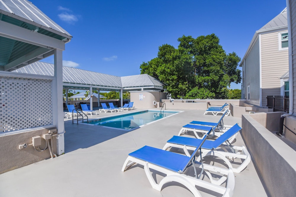 NEW Villa Positano Duval Square Condo Pool Hot Tub & Parking — 4-Star Luxury Hotel in Key West, United States