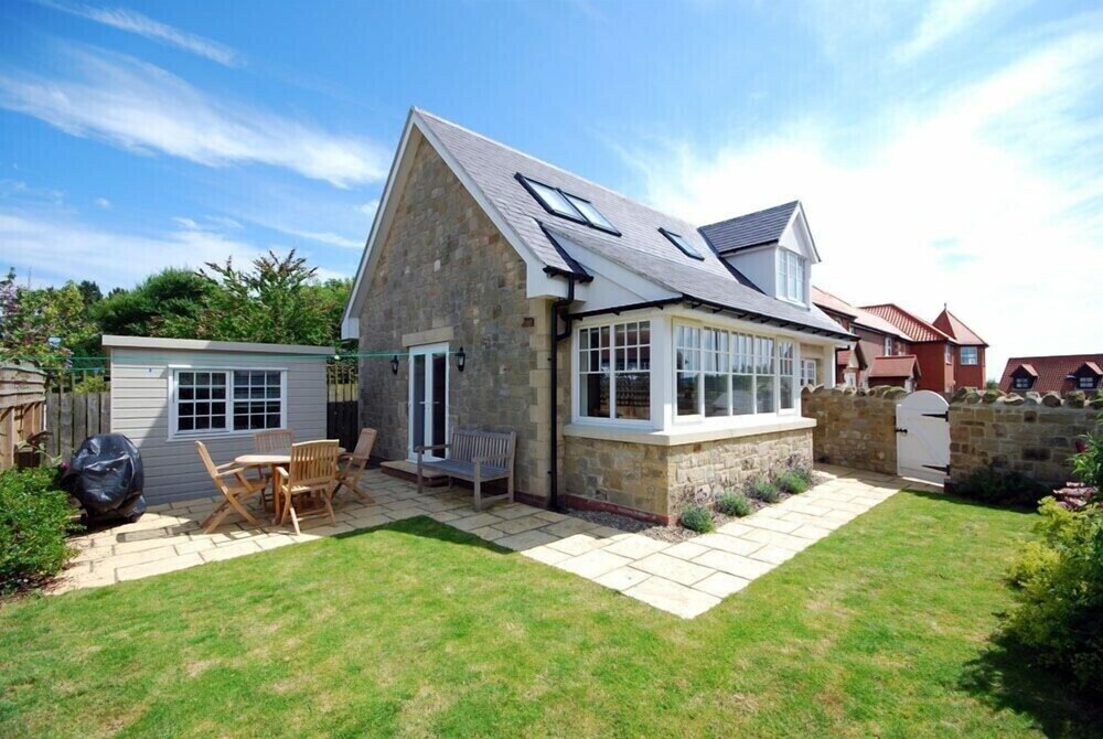 Stone Cottage — 4-Star Luxury Hotel in Bamburgh, United Kingdom