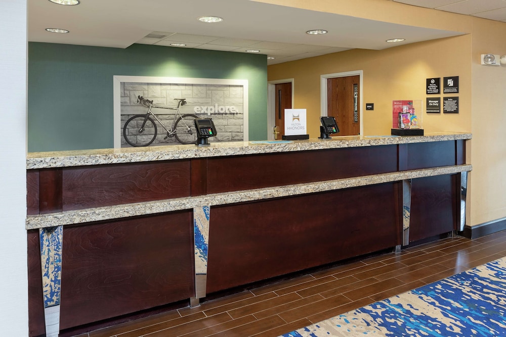 Hampton Inn East Lansing - photo 2