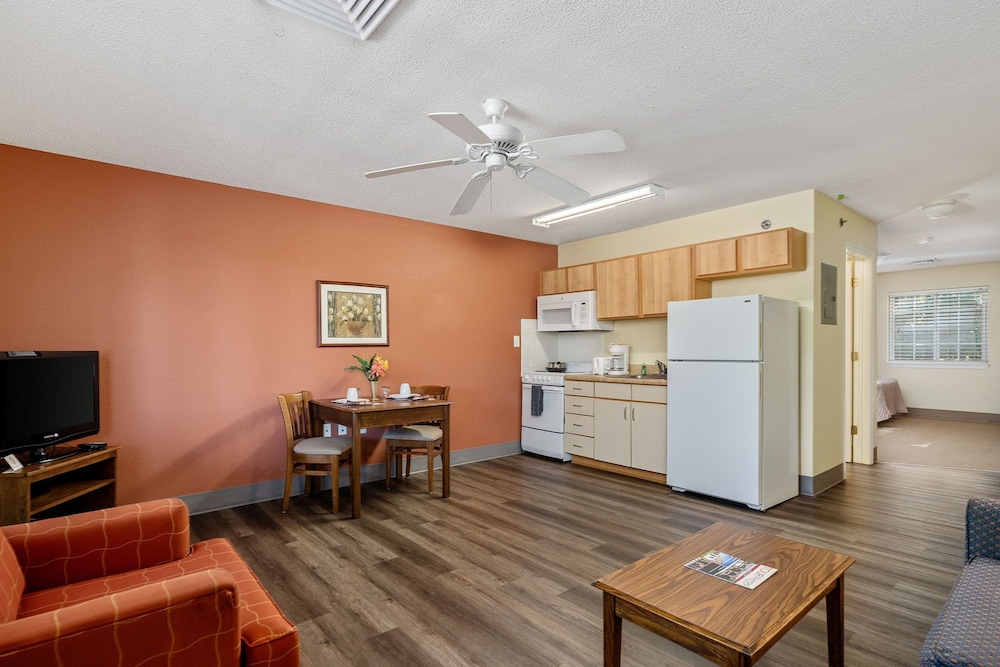 Affordable Suites Fredericksburg - photo 14