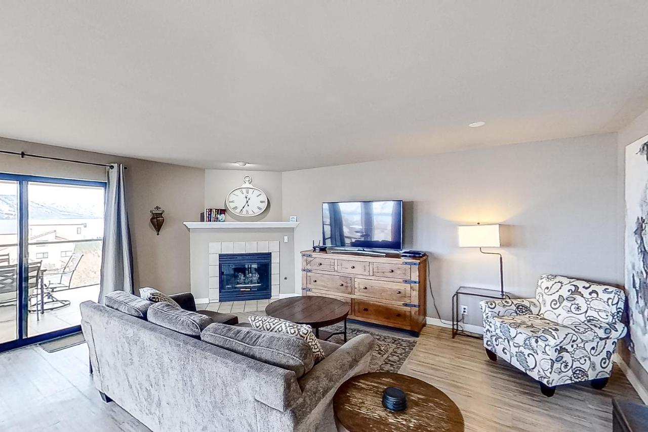 Lake Chelan Shores Sleek Stunner 19 to 4 — 4-Star Luxury Hotel in Chelan, United States