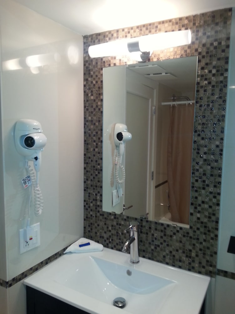 Chateaubleau Hotel - photo 27