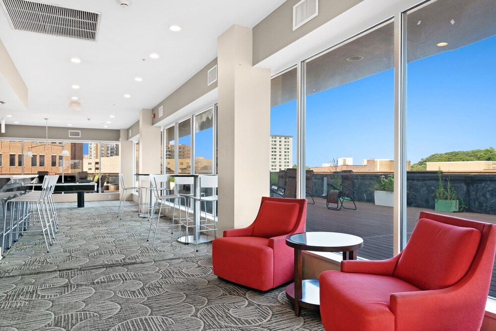 Global Luxury Suites on Prospect Street - photo 39