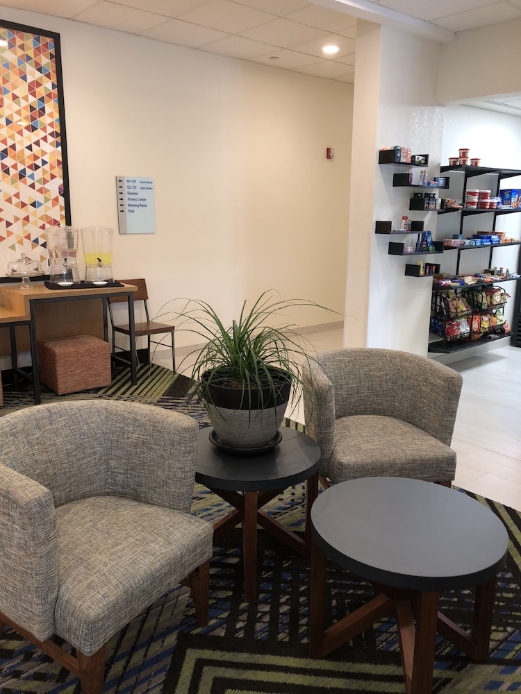 Holiday Inn Express Metropolis - photo 2