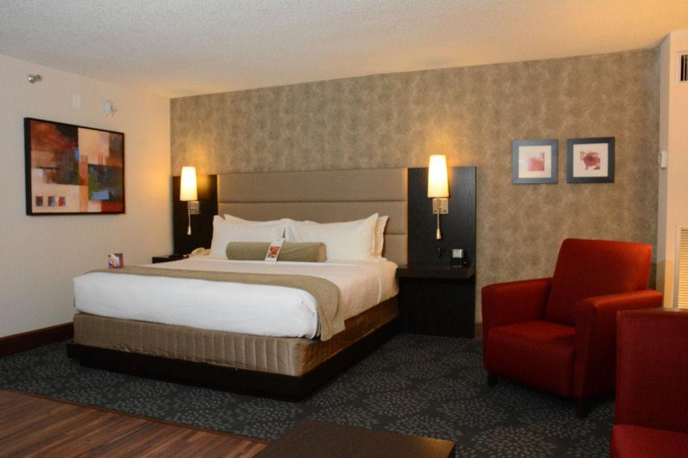 University Plaza Hotel and Conference Center - photo 9