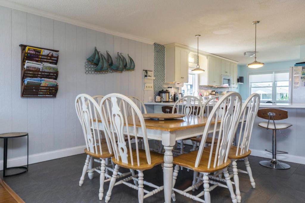 Breezy Oaks by Oak Island Accommodations - photo 9