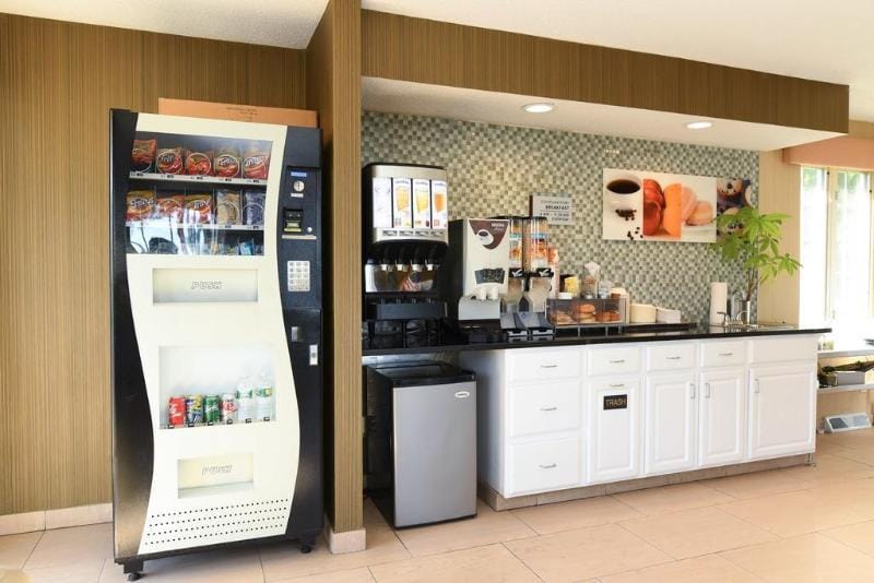 Capital Inn & Suites - photo 6