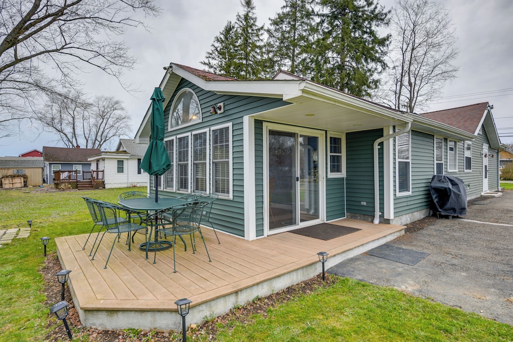 Angola Getaway: Walk to Lake Erie Beach Park in Angola, United States