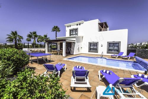 224 Casa Gecko by Villas Now Ltd — 4-Star Luxury Hotel in Playa Blanca, Spain