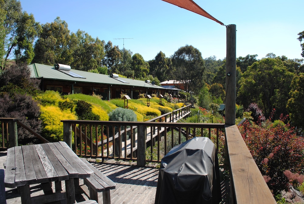 Tweed Valley Lodge — 4-Star Luxury Hotel in Bridgetown, Australia