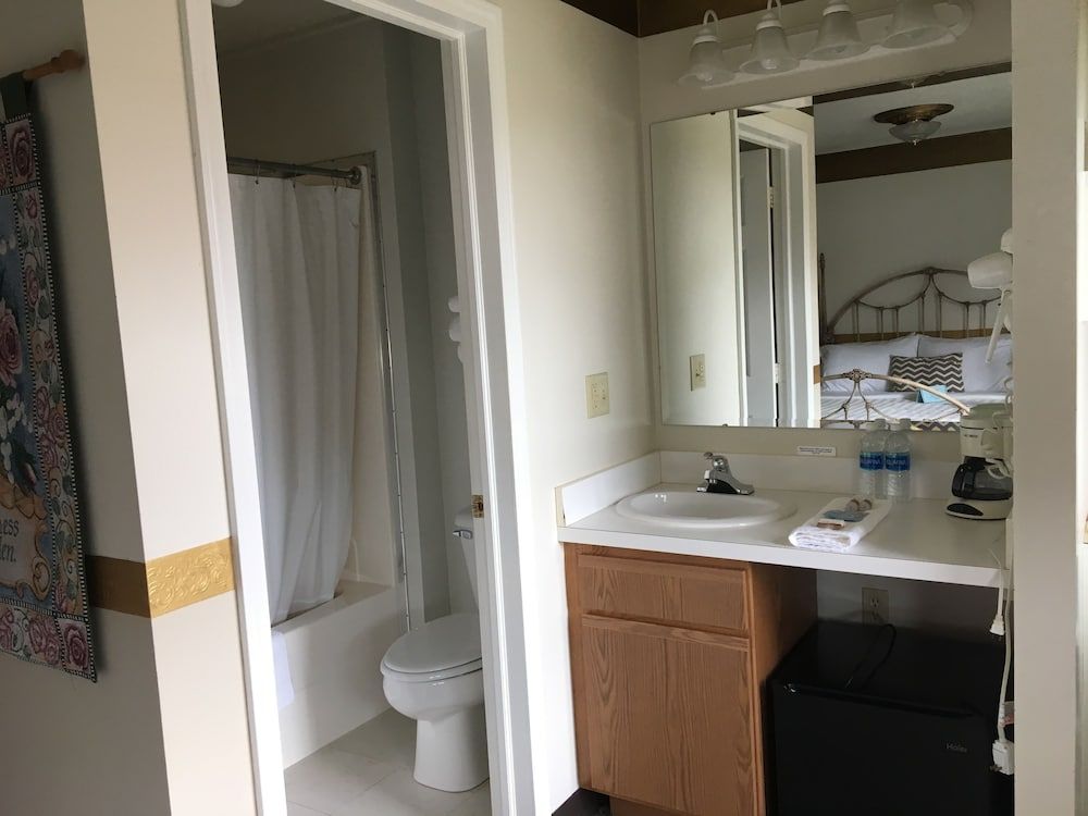 Sugarcreek Village Inn - photo 5