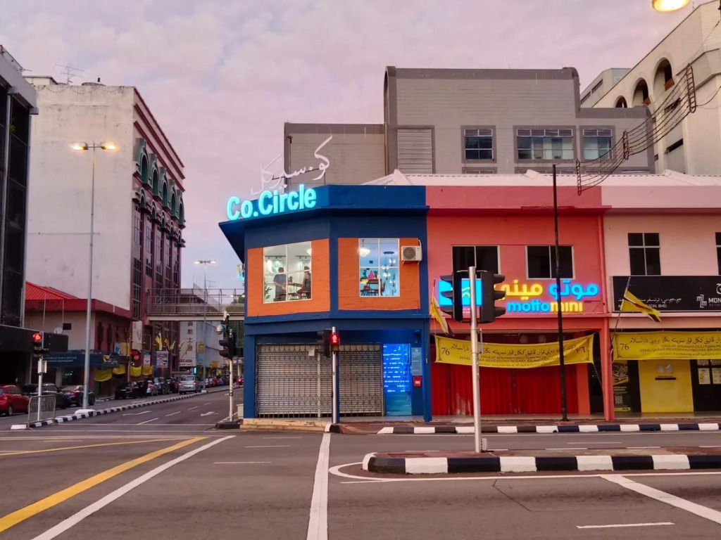 Co.Living Hostel Bandar — 5-Star Luxury Hotel in Bandar Seri Begawan, Brunei