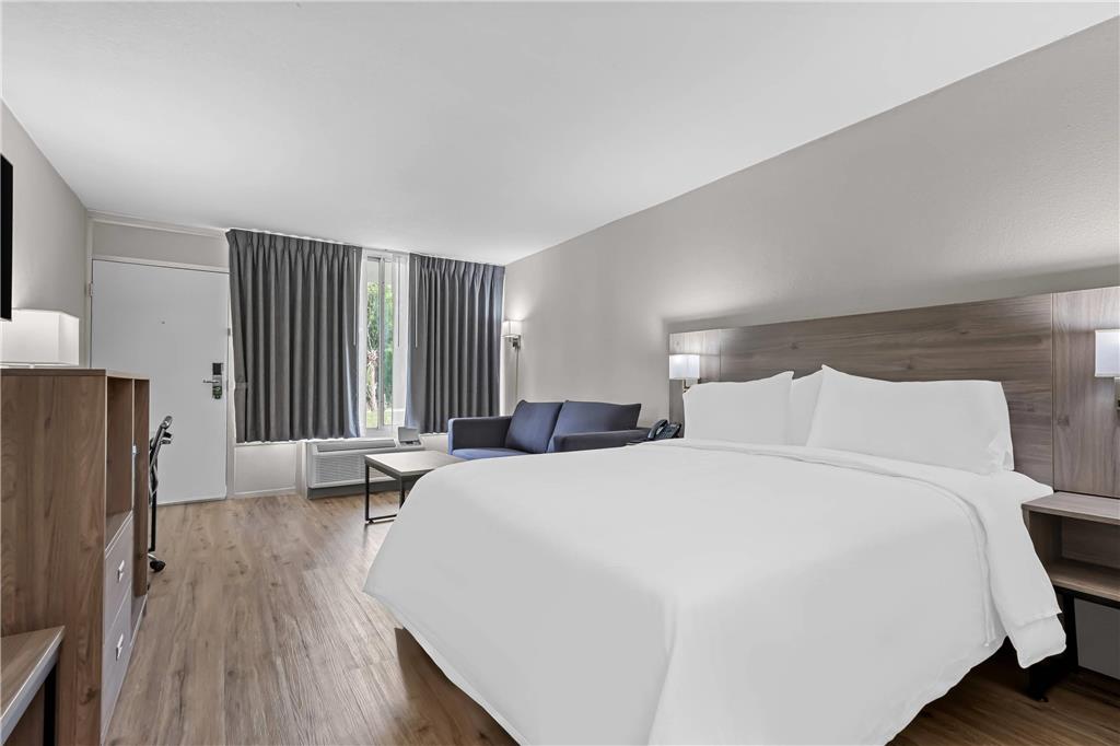 Golden Palms Inn & Suites - photo 27