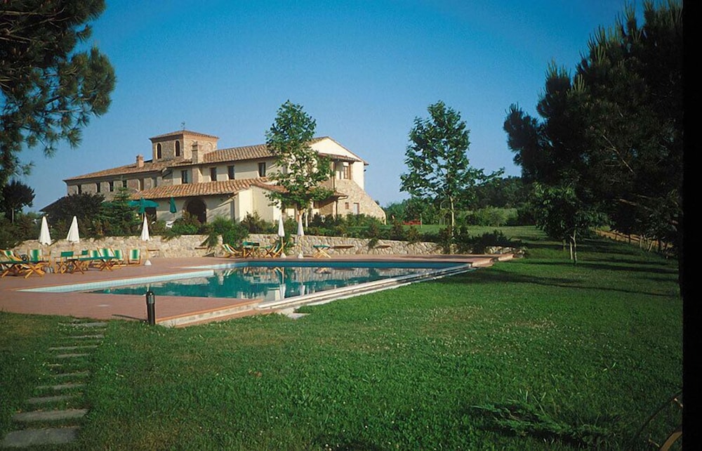 Agriturismo Il Selvino — 4-Star Luxury Hotel in Terricciola, Italy