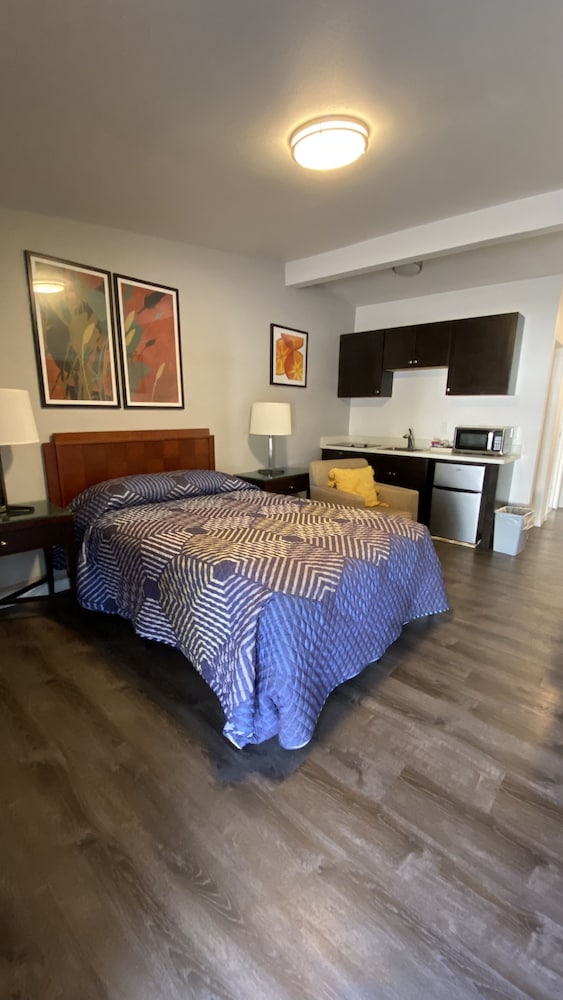 Golden Kent Motel - photo 17