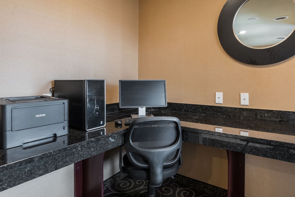 Cobblestone Hotel & Suites Pecos - photo 44
