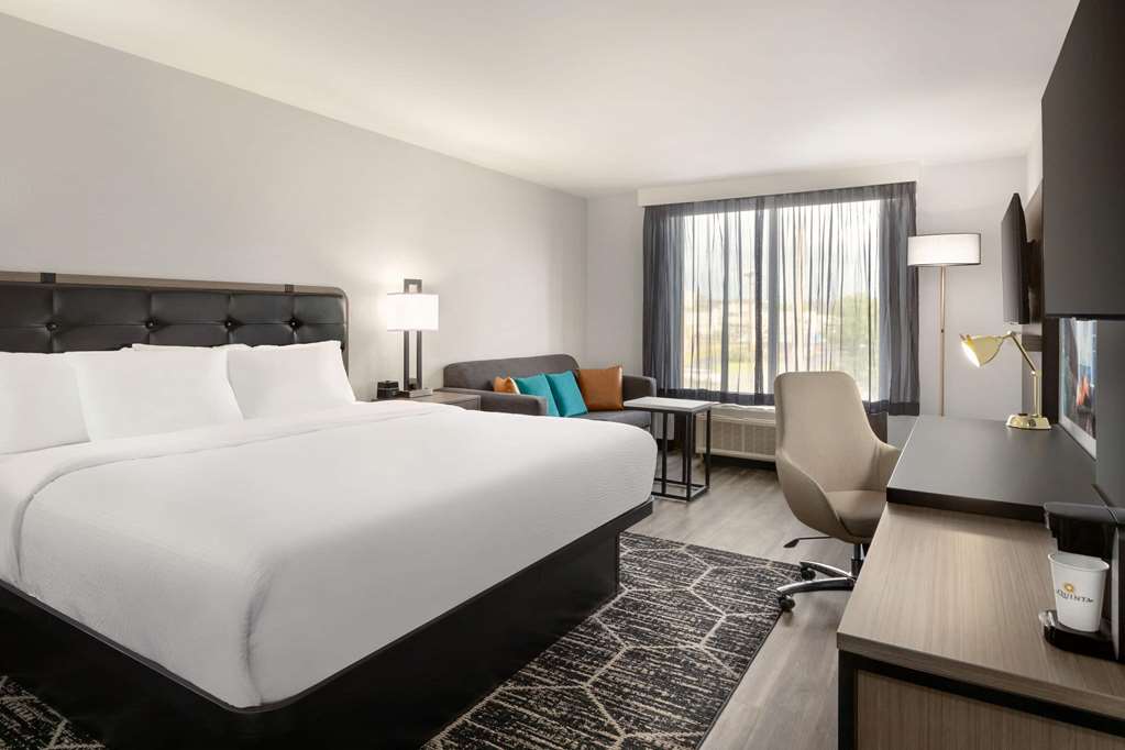 La Quinta Inn & Suites by Wyndham Dothan - photo 25