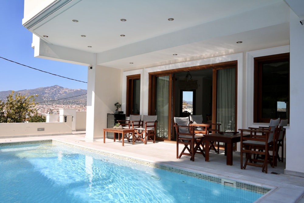 Villa Ariadne — 4-Star Luxury Hotel in Paiania, Greece