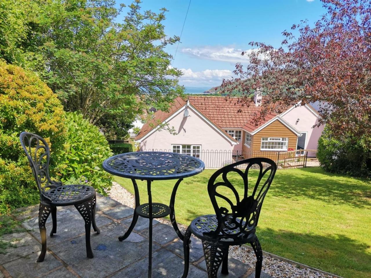Spacious family & dog friendly home from home with sea views and private garden — 4-Star Luxury Hotel in Porlock, United Kingdom