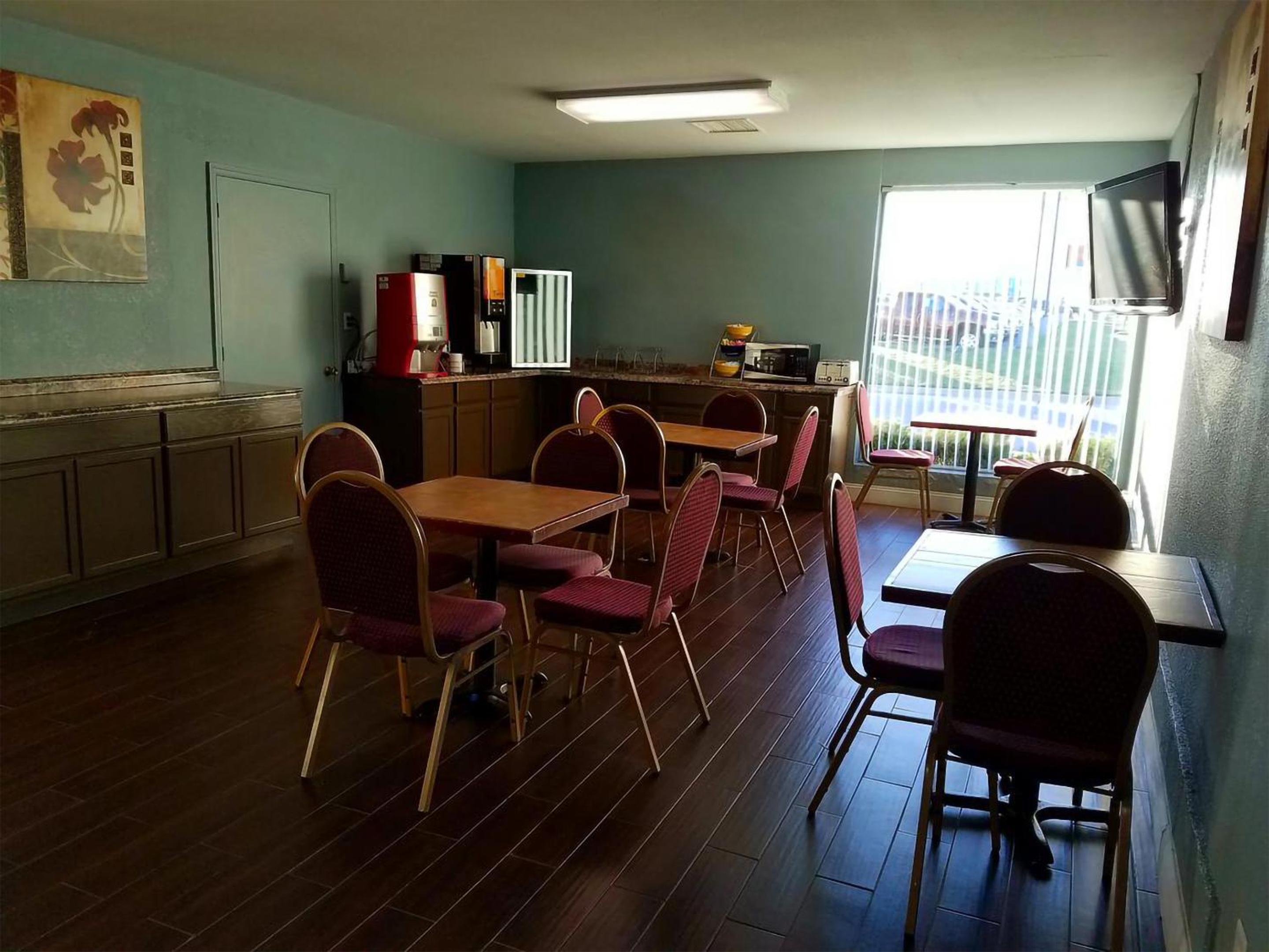 Sky Palace Inn & Suites Wichita East - photo 9